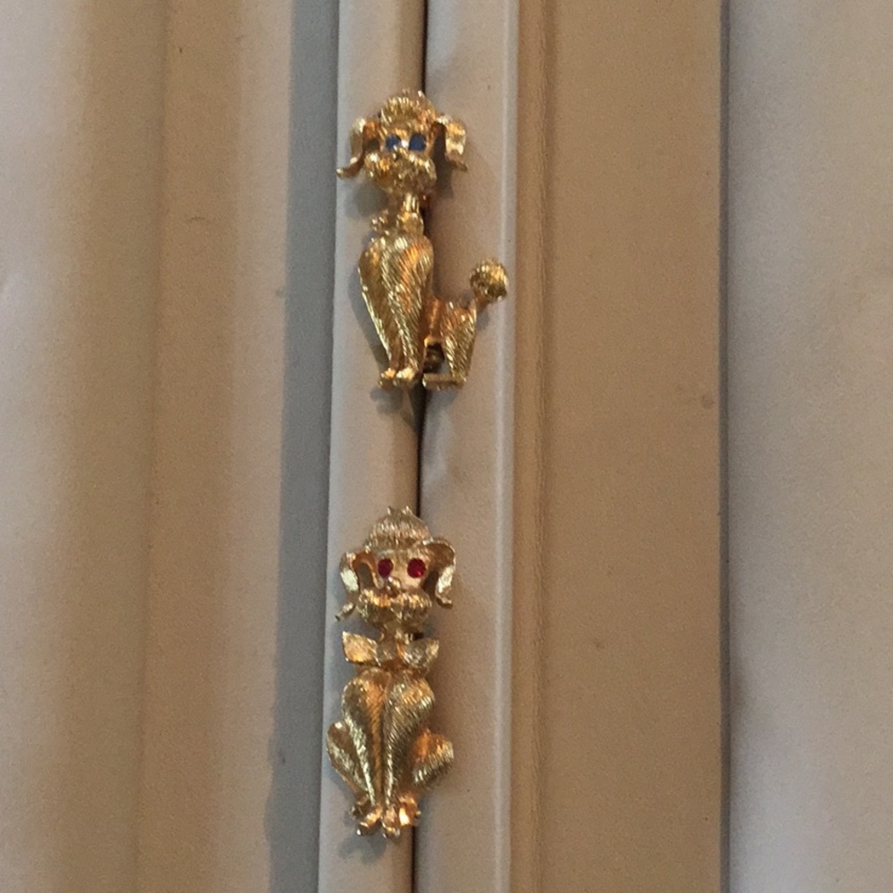 Set of two gold tone puppy pins so cute